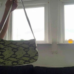  - Köpt på humana second hand med får inte användning av den! 