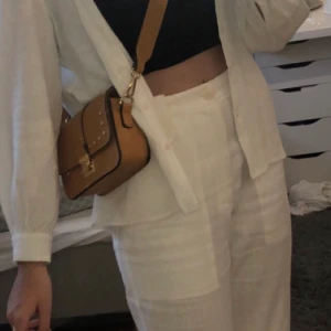 Orange sidoväska - Orange sido väska med guld detaljer 