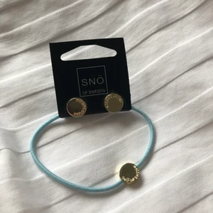 Snö of sweden smycken - Säljer dessa snö of sweden smycken som är helt oanvända (örhängen + armband) 80kr inklusive frakt!