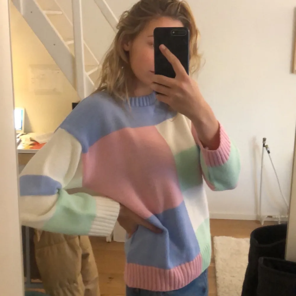 Så fin pastellfärgad tröja från Asos köpt i somras! Inte riktigt min stil:( storlek 36 men passar fler storlekar också skulle jag säga och frakt tillkommer!. Tröjor & Koftor.