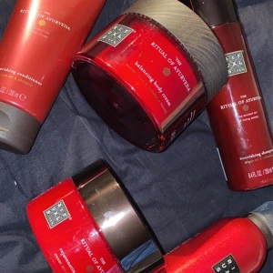 Rituals produkter, helt oöppnade - Produkter från rituals, schampoo, balsam, scrub, foaming shower gel, body cream. Allt i full size, helt oöppnade o oanvända. Köpte allt enskilda produkter och säljer allt tillsammans.
