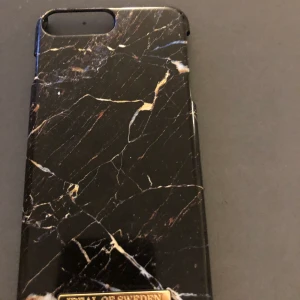 Skal iPhone 8 Plus  - Hej säljer min NYA IPhone 8plus skall från ideal of Sweden.Har använd den bara en veckan,säljer den eftersom har hittat en som passar mig bättre.Mitt pris 230 ,Ny 400