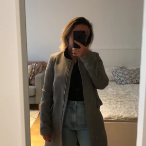 Vinter kappa  - Jag bar det en gång på mig och sålde det eftersom storleken inte är bekväm