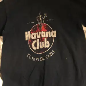 Skit cool Havana Club oversized tee i strl S. Skriv om du vill ha bättre bilder på plagget, tex passform på kroppen osv!