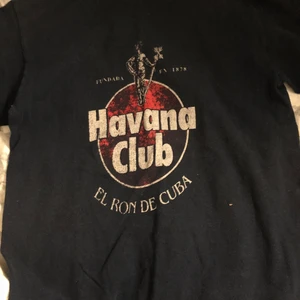 Havana Club oversized tee - Skit cool Havana Club oversized tee i strl S. Skriv om du vill ha bättre bilder på plagget, tex passform på kroppen osv!