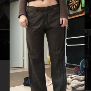 Brun rutiga kostymbyxor! - Brunt rutiga kostymbyxor, lågmidjade sitter jätteskönt!