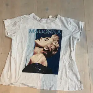 En vanlig t-shirt med Madonna tryck! 