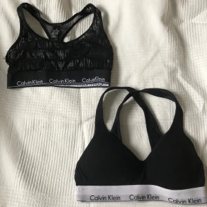 Calvin Klein Toppar - Två stycket Calvin Klein toppar i storlek S, båda knappt använda. Köparen betalar även frakten 🌻