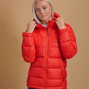 peak performance   - En jacka jag nästan aldrig använder tyvärr❤️ men kan användas,orginalpriset är 2499 som jag köpte från kidsbrandstore, det jag älskar med jackan är att man kan dra åt den där under ifall man vill att den ska sitta åt mer, jackan funkar även på dem som har storlek S