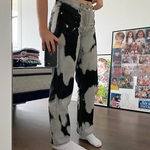 Blekda jeans  - Säljer dessa coola byxor från Junkyard då dom inte används längre. Använda få tal gånger. Skick: 9/10. Om ni har frågor eller är intresserad så är det bara att skriva privat!😊