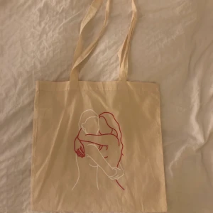 girl in red tygpåse - girl in red tygkasse, fanns bara på turnén, men kunde inte köpa den men fick meet and greet sakerna där i. 