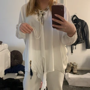 Blus/ strandblus  - Blus eller en blus som man kan ha när man är på stranden från missay, aldrig använd i storlek 34 men stor i storleken 