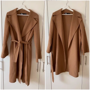 Zara kappa  - Snygg kappa från Zara säljs för 300 🧡