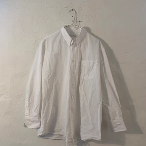 OUR LEGACY vit skjorta - OUR LEGACY Less Borrowed shirt  Size: 48  orgpris: 1900 nytt pris: 500 eller högst budande!
