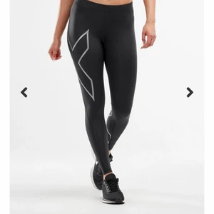 Tränings tights 2xu - Helt nya och oanvända träningstights från 2xu hemsida. Säljer pga försmå och lämnade tbx för sent. Köpta för 999kr på 2xu hemsida. Köparen står för frakten som ligger på 44kr. Vid intresse skriv för fler bilder. Prutning går!
