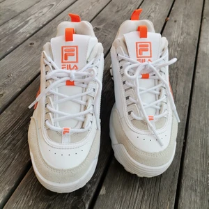 Fila skor, 38,5 - ⚡️Intressekoll på dessa fila skor!  Buda gärna i kommentarerna!⚡️Skriv vid intresse (om fler bilder etc).🌻