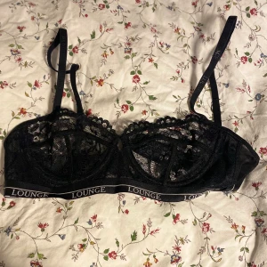 Lounge underwear blossom balcony 75B - Super fin, liten i storlek. Oanvänd