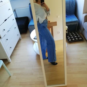  - Ett par svinsnygga jeans från junkyard i modell "wide leg". Säljer pga att det är för stora för mig... Det är i storlek 29. Jag är runt 170 cm och det går hela vägen till golvet för mig! 