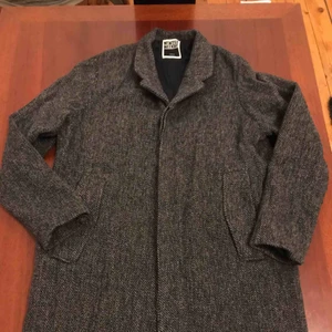  - Super stilig 'morfars' stickat jacka. Lång I topp kvalite.  MTWTFSS WEEKDAY