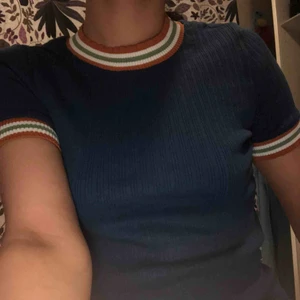  - Köpte den på bik bok och har använt den två gånger, är jätte fin och ser helt ny ut, köparen står för frakt :)