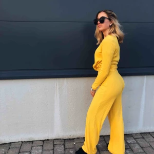  - Snyggt och bekvämt set från Nelly.com 💛 köpare står för frakt på 59kr 💛 använt fåtal gånger, toppskick. 