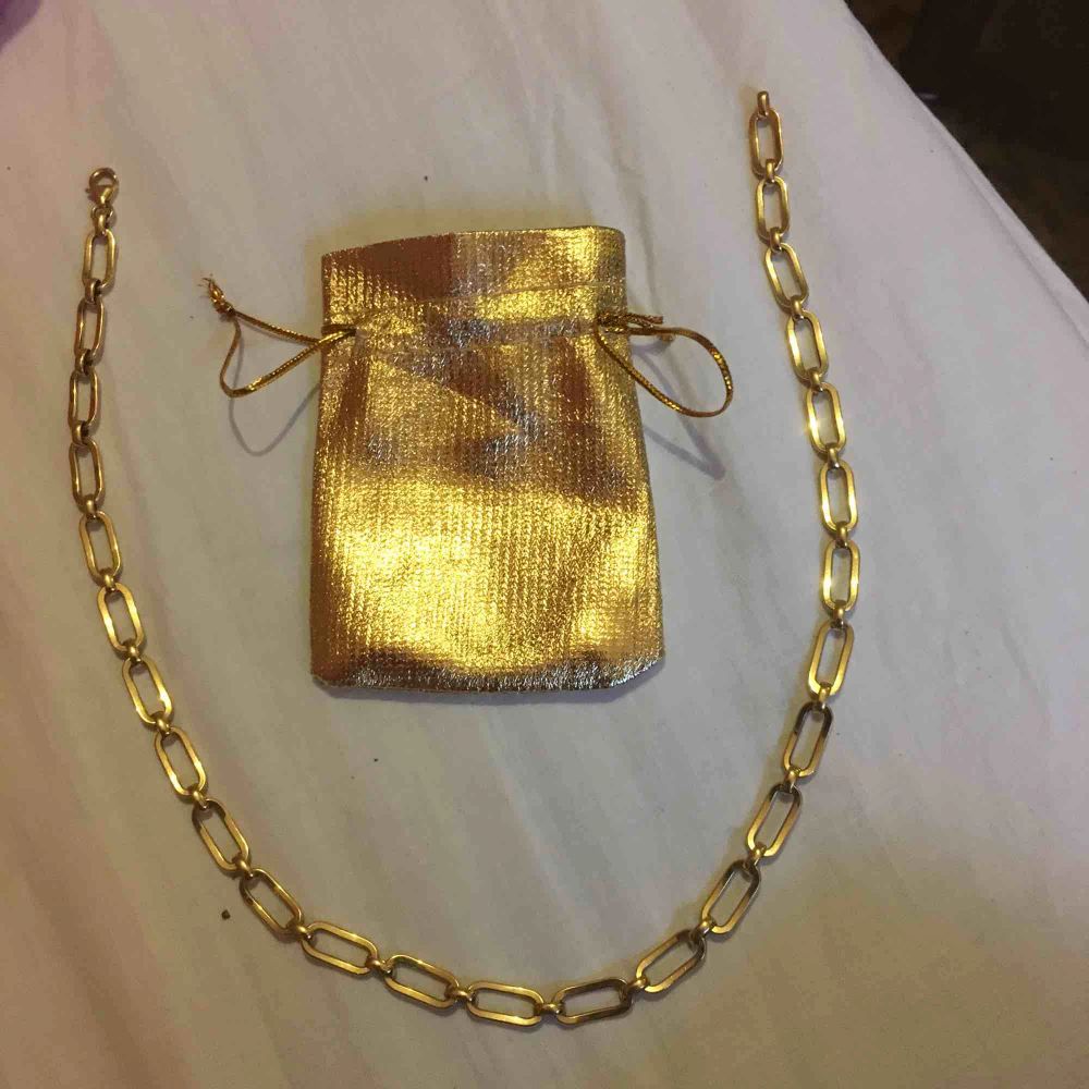 Halsband av guld . Accessoarer.
