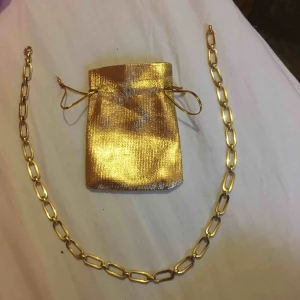  - Halsband av guld 