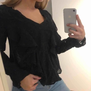  - Supersnygg blus från Zara, pris kan diskuteras men i princip oanvänd då jag inte riktigt har denna stil.