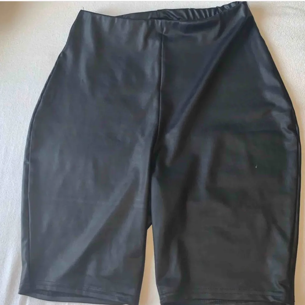 Knappast använda ”läder” bikershorts från missguided.. Shorts.