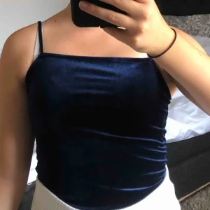  - En blåskimrig body! Aldrig använd pga lite för liten