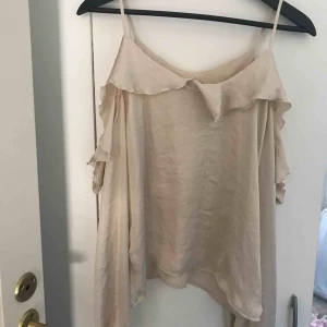  - Fin blus från Gina 100kr+frakt, aldrig använd 