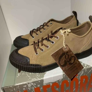  - Aldrig använda ClaesGöran skor, säljs pga att jag fick dom i födelsedagspresent men är för små. Normala i passform. Kan skickas men köparen står för frakt  Betalas med swish