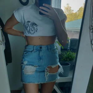  - Sliten jeanskjol från nelly. I gott skick ✨fri frakt