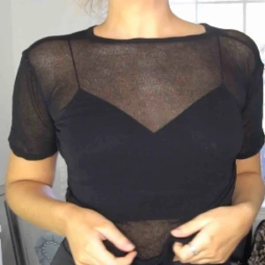  - Meshtopp från brandy melville, i fint skick🤩köpt för 300kr💛💛