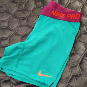  - Nike cykelbyxa i xs, frakt ingår i pris