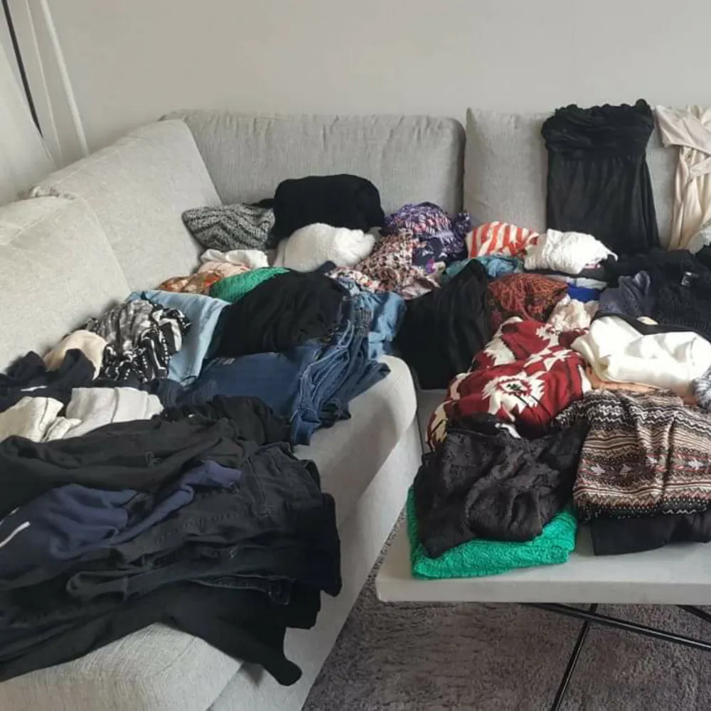 Håller på att rensa inför en utlands flytt, kommer att lägga upp massa kläder för ett billigt pris. Kan samfrakta och det går även bra att hämta det på söder i Stockholm där man kan fynda mer hemma hos mig! 🌟. Övrigt.
