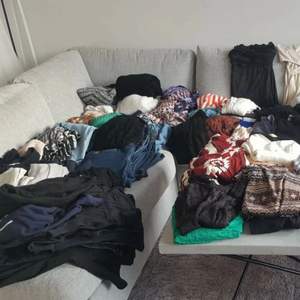Håller på att rensa inför en utlands flytt, kommer att lägga upp massa kläder för ett billigt pris. Kan samfrakta och det går även bra att hämta det på söder i Stockholm där man kan fynda mer hemma hos mig! 🌟