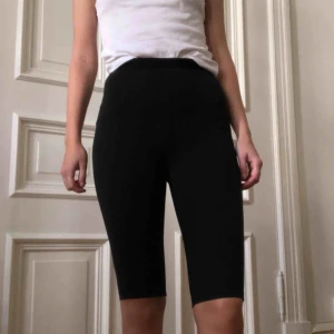  - Svarta oanvända cykelbyxor från arket. Kan mötas upp i Gbg, annars tillkommer frakt✨