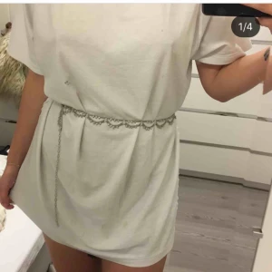  - Bälte men kan också användas runt midjan, Fint skick! Frakten är inräknad i priset. 