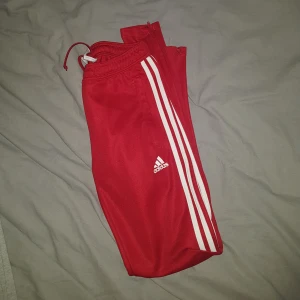  - Köpta i Adidas butik i USA, köpta för 400 kr men säljes nu pga av ingen användning. 