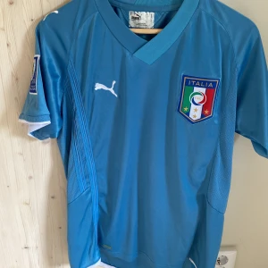 Fotbollströja Italien - Säljer denna feta fotbollströja från VM 2010! 