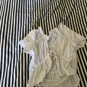 Topp med knytning - Topp med knytning. I nyskick