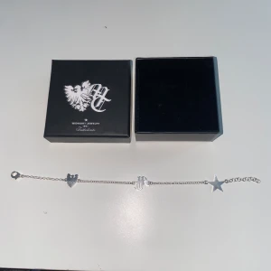 Tuttolente armband - As fett armband från Tuttolente som tyvärr var för stort för mig. Kom privat för mer bilder eller frågor. Inte äkta silver