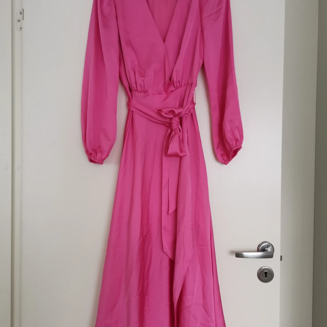 ForeverNew omlottklänning i silke