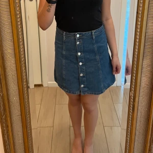 Jeanskjol - Storlek: 38 Skick: Bra Använd några gånger