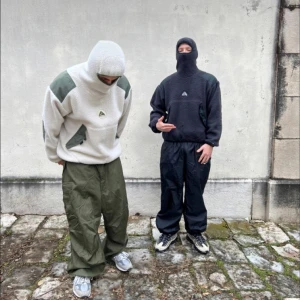 Nike ACG ninja fleece hoodie - Säljer nu den här kända vintage Nike hoodie med balaklava även känd som ”ninja” fleece hoodie, ny skick och använt fåtal gången, riktigt snygg