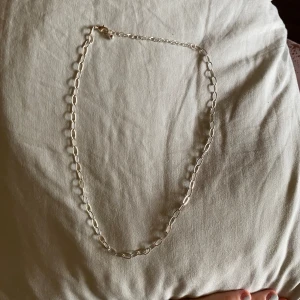 Halsband kedja - Toppskick.  Säljer på fler hemsidor så skynds på.