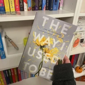 The way i used to be - Superbra och hjärtskärande bok av Amber Smith! Läst 1 gång så den är som ny. Köpt för 120kr. 