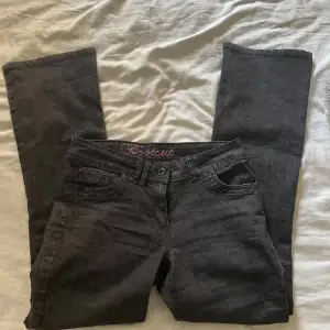 Bootcut jeans som passar storlek s-m.  200kr + frakt/mötas i Sthlm ❤️