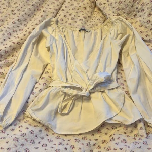 Långärmad topp - Långärmad topp från Nakd storlek 36, aldrig använd 